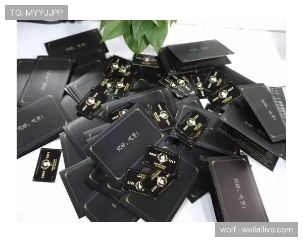 高磊训练完直接去奢侈品店刷了张黑卡? 高磊训练完直接去奢侈品店刷了张黑卡?